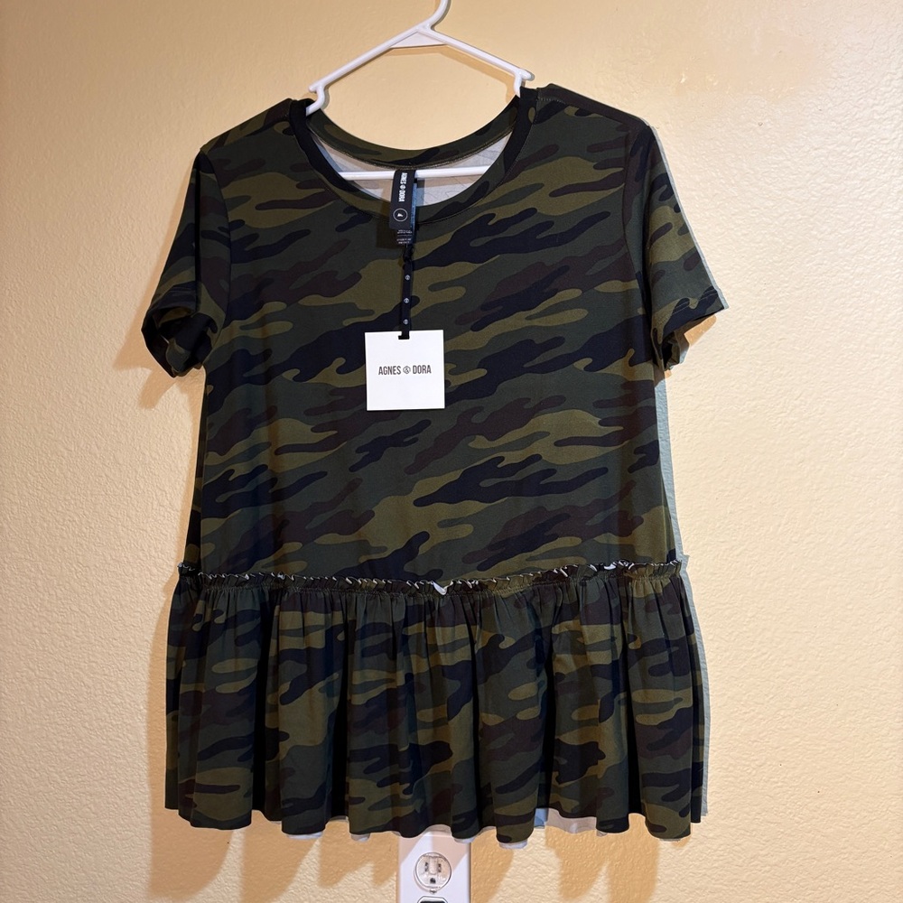 Agnes & Dora Camo Relaxed Ruffle Tee Size Medium